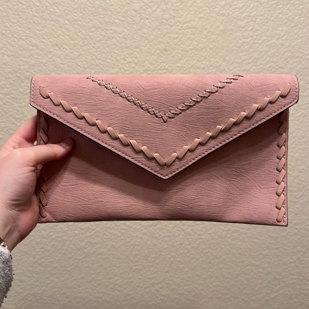 Clutch - light pink/salmon colored